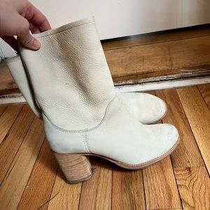 Frye like new white booties heel